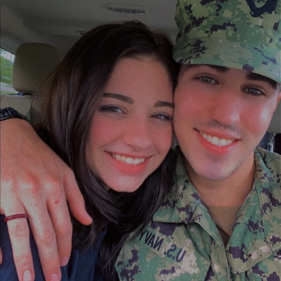 Profile Picture of Taylor Ferber (@t_ferber) on Poshmark