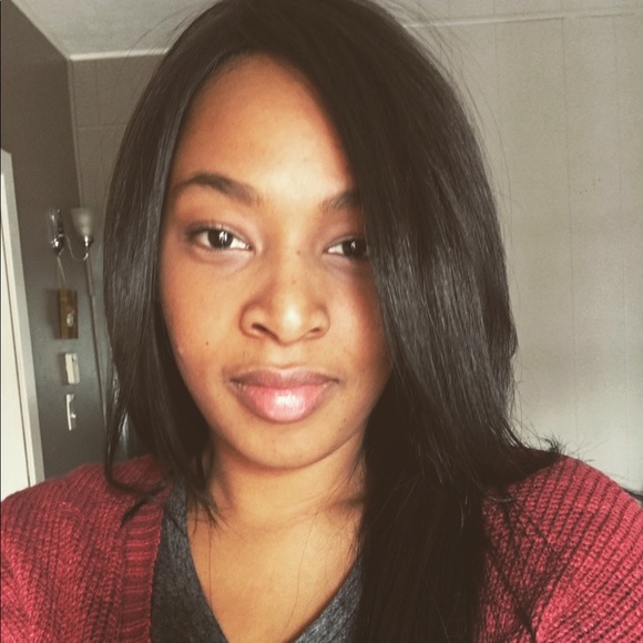 Alyna Hinsch - Poshmark Profile Picture of Alyna Hinsch (@ahinsch) on Poshmark