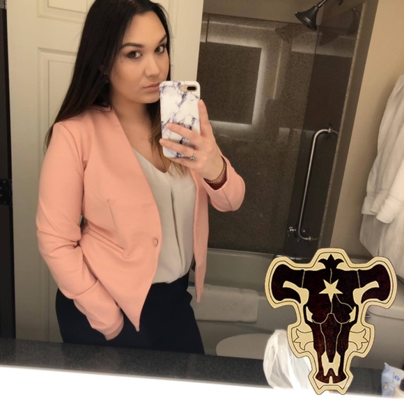 Profile Picture of Shea Craig (@sheabaebay) on Poshmark