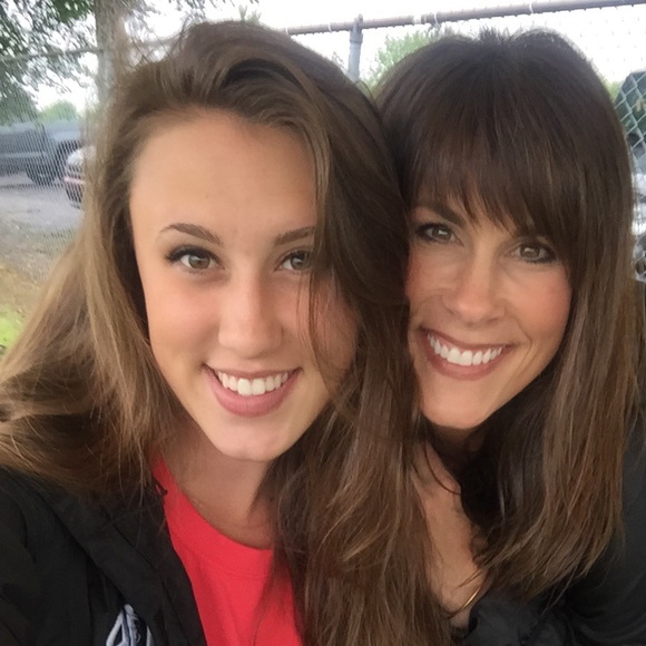 Profile Picture of Ryann Goodsell (@ryanngood) on Poshmark