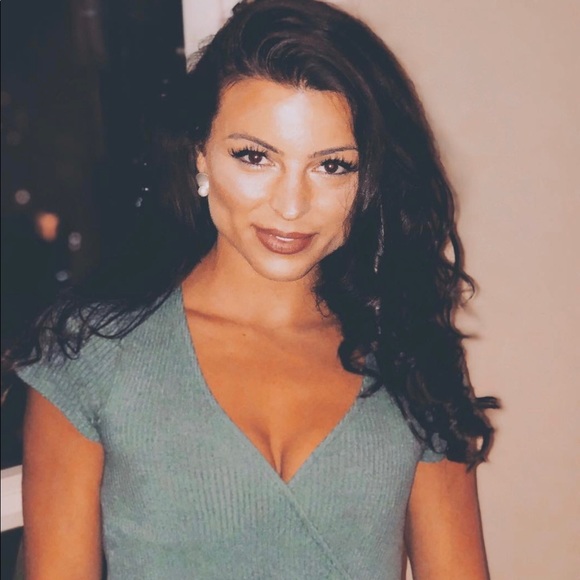 Profile Picture of Vanessa Piacente (@vanessapiacente) on Poshmark