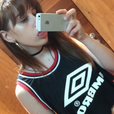 Profile Picture of Amelia Lennon (@Amelia_daviss) on Twitter