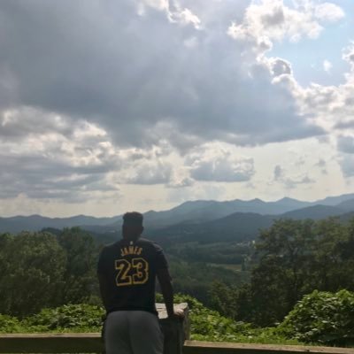 Profile Picture of Jon Ortiz (@GridIronGang52) on Twitter