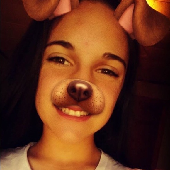 Profile Picture of Joell Davis (@elljo) on Poshmark