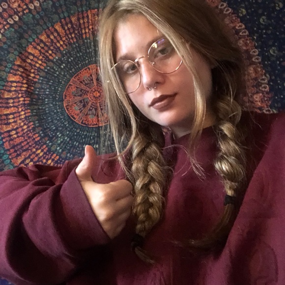 Profile Picture of Alalexa Strotman (@881719str) on Poshmark