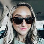 Profile Picture of Elizabeth Farmer (@lizziescloset._) on Instagram