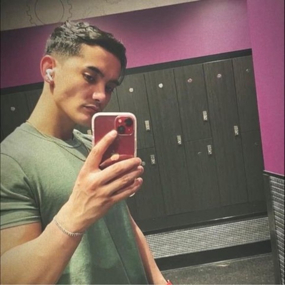 Profile Picture of Kyle Frazier (@kyle_frazier_22) on Poshmark