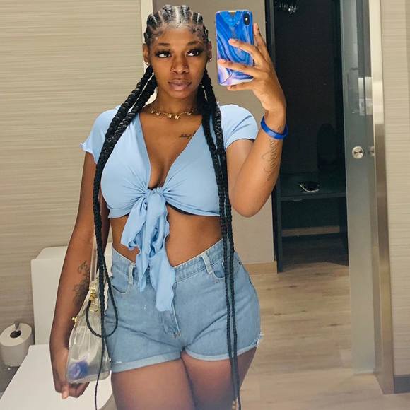 Profile Picture of Kay kay Mackey (@makaylachinique) on Poshmark