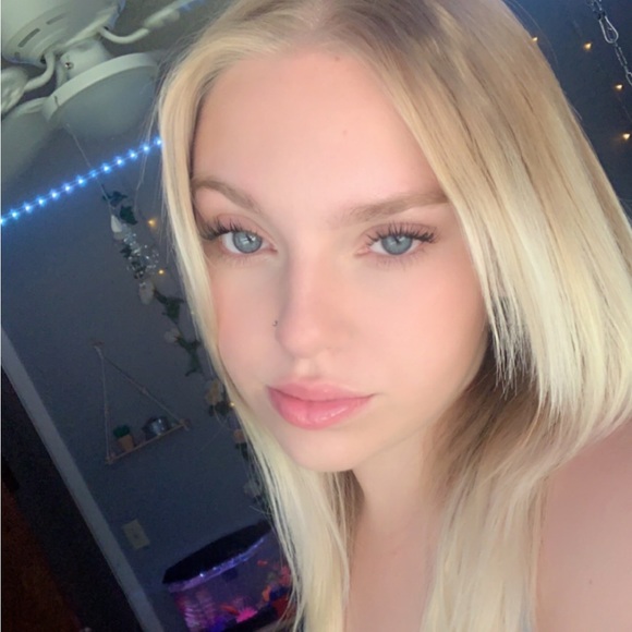 Profile Picture of Miranda Mcilroy (@myrnmc18) on Poshmark