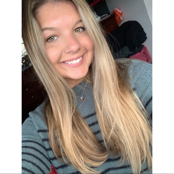 Profile Picture of Gina Badome (@ginabadome) on Poshmark