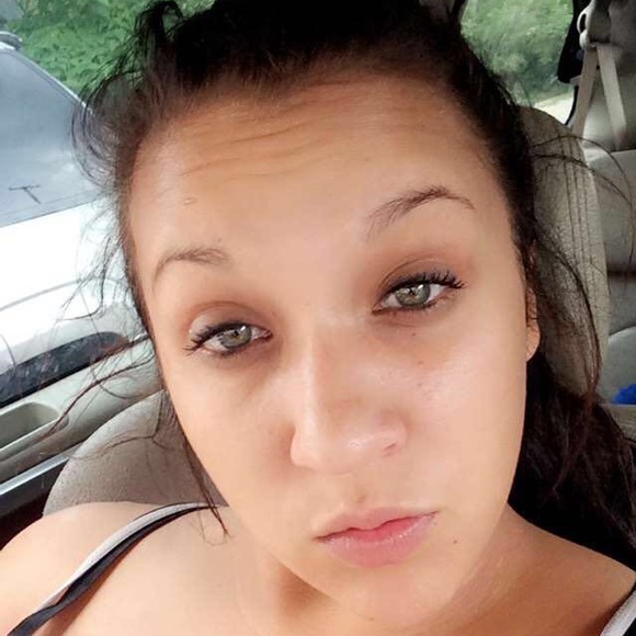 Profile Picture of Stephanie Hulka (@stephie0898) on Poshmark