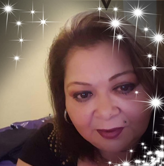 Profile Picture of Ivone Desouza'rios (@ivoner58) on Poshmark