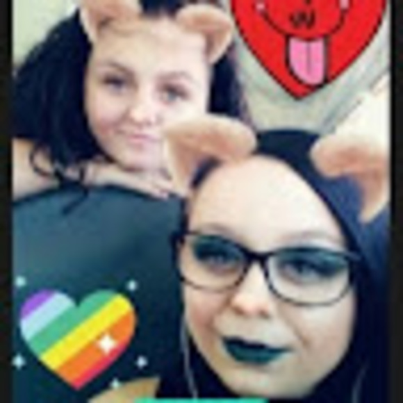 Profile Picture of Paula Frantz (@dolphinluv1999) on Poshmark