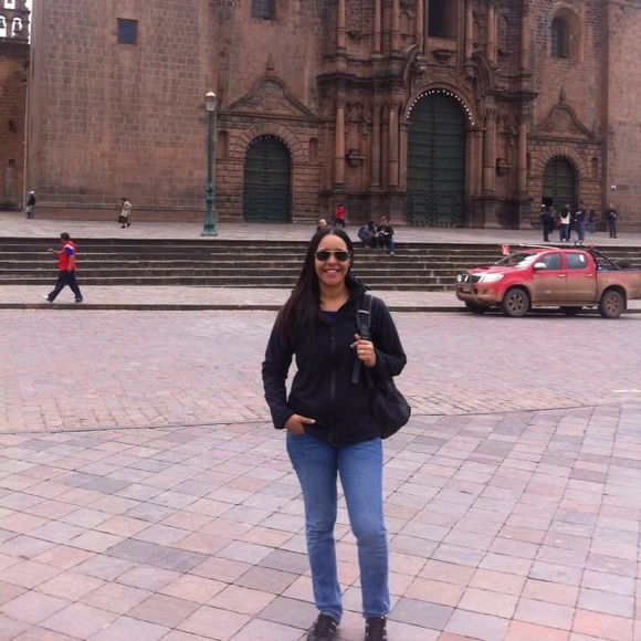 Profile Picture of Fabrizzia Batista (@fabrizziab) on Poshmark