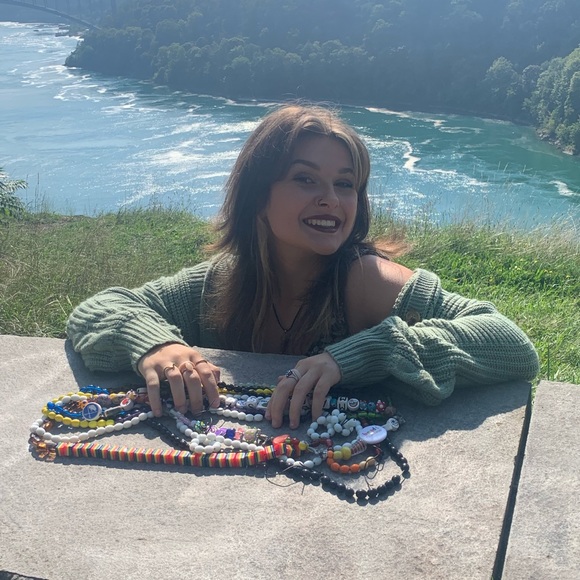 Profile Picture of Madisyn Tolfa (@littletolfs11) on Poshmark