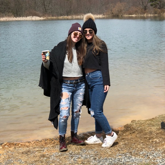 Profile Picture of Lindsay Rockoff (@lindsayrockoff) on Poshmark