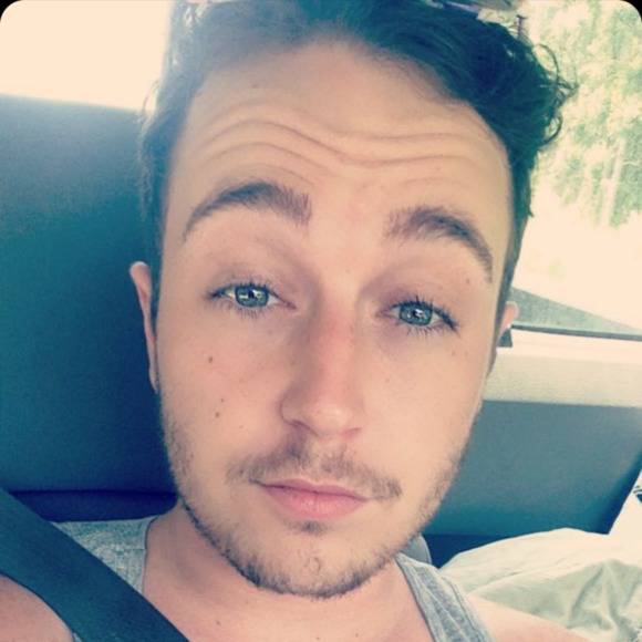 Profile Picture of Greggory Henderson (@grealehen) on Poshmark