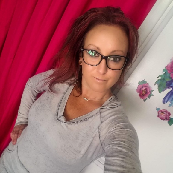 Profile Picture of Michelle Stone (@mstone614) on Poshmark