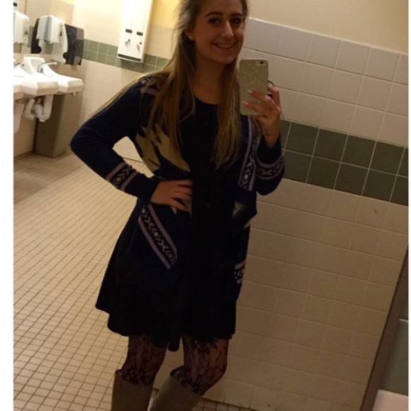 Profile Picture of Ashley Hohenshelt (@happyash__) on Poshmark