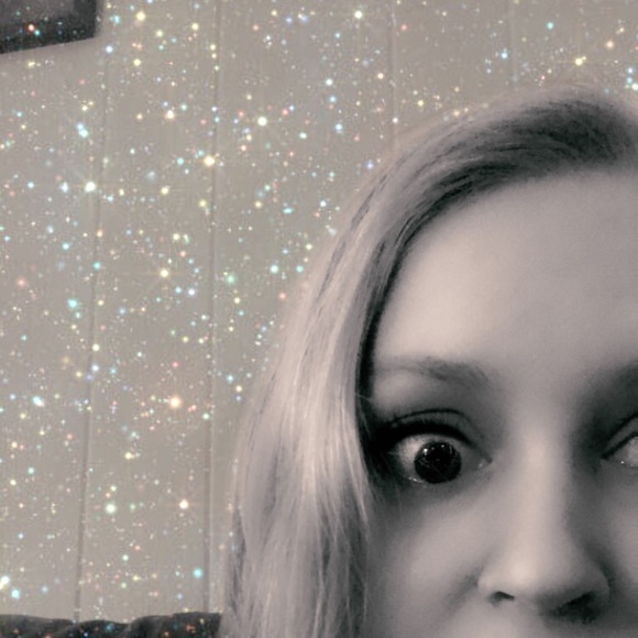 Profile Picture of Rachel Farnstrom (@rfarnstrom89) on Poshmark