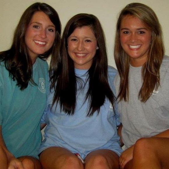 Profile Picture of Zoë Leach (@zoealeach) on Poshmark