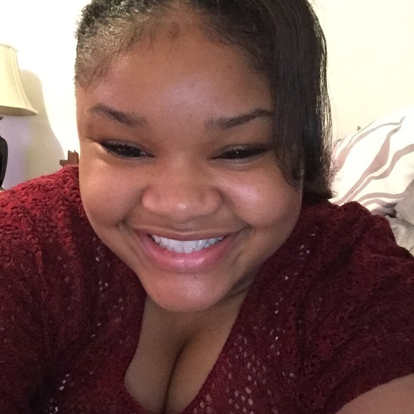 Profile Picture of Shay Files (@shayfiles) on Poshmark