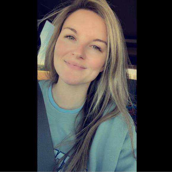 Profile Picture of Lacey Powers (@laceypowers937) on Poshmark