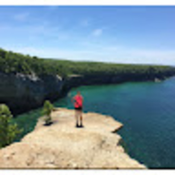 Profile Picture of Alexis Macarthur (@alaaksonen) on Poshmark