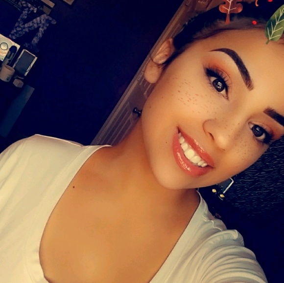 Profile Picture of Naudia Maciaszek (@sephoramakeup1) on Poshmark