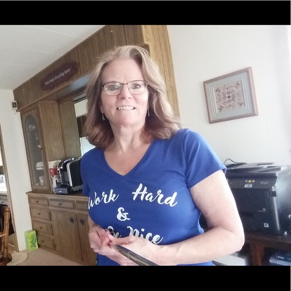 Profile Picture of Robin Dickson (@robinsloves4u) on Poshmark