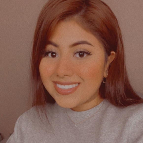 Profile Picture of Jennifer Salaises (@j_salaises) on Poshmark