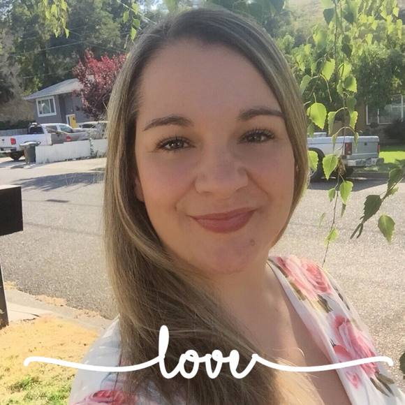 Profile Picture of Johanna Mcgainey (@whitesarphine85) on Poshmark