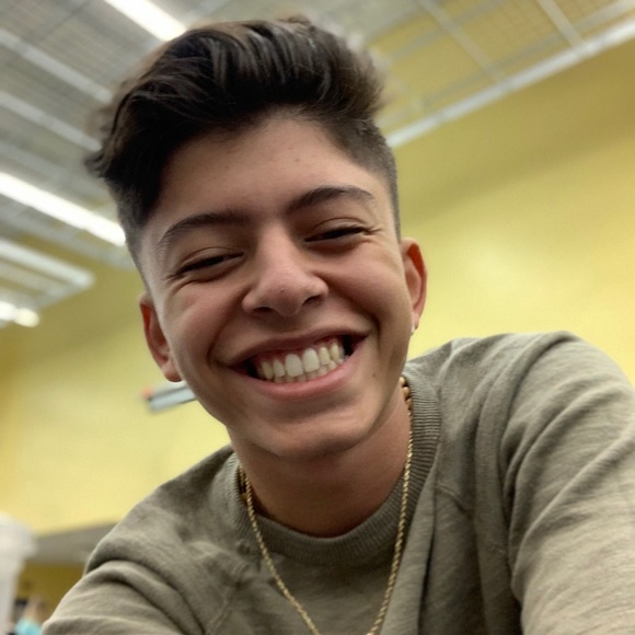 Profile Picture of Johnny Aloyo (@johnnyaloyo) on Poshmark