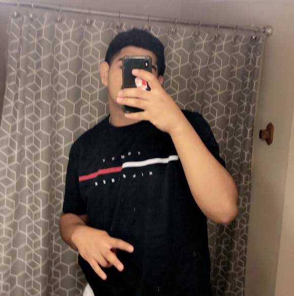 Profile Picture of Alfredo Lua naranjo (@alfredo_lua) on Poshmark