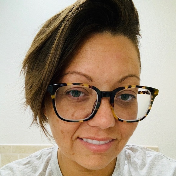 Profile Picture of Cassandra Bowman (@bowmancassandra) on Poshmark