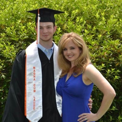 Profile Picture of Shelly Morton (@ShellyDee03) on Twitter