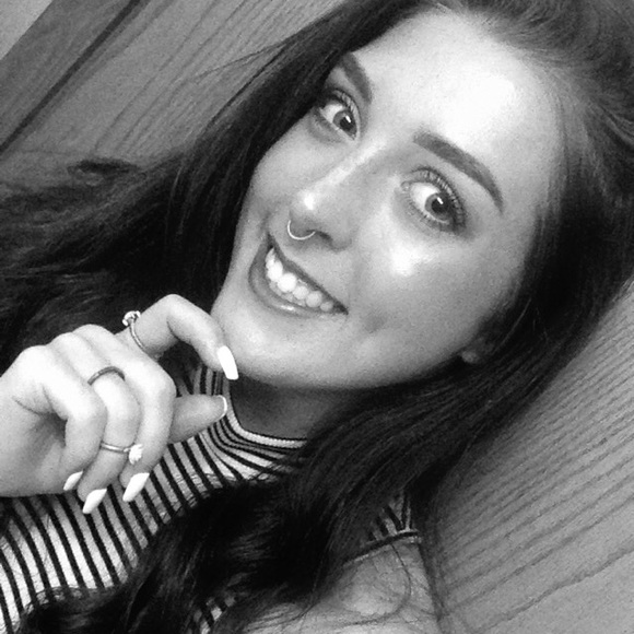 Profile Picture of Hailee Wrzesinski (@hailee_1) on Poshmark