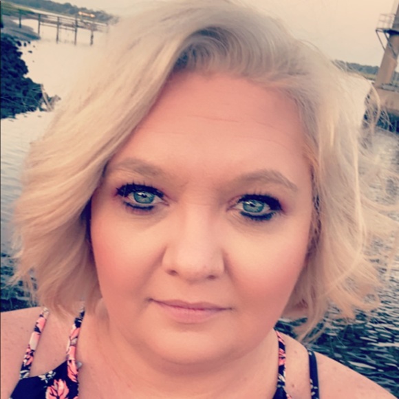 Profile Picture of Barbara Chandler (@barbiejoann43) on Poshmark