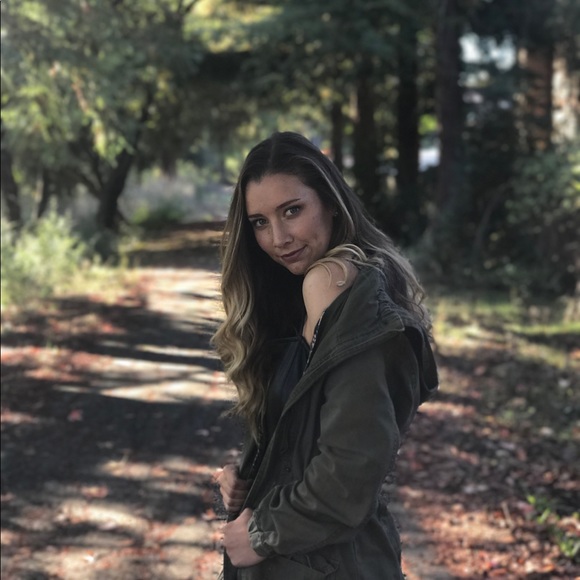 Profile Picture of Brielle Vidmar (@briellelynnn) on Poshmark