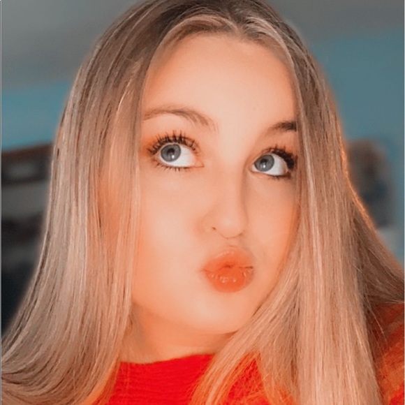 Profile Picture of Jenee Dellorusso (@jeneedellorusso) on Poshmark