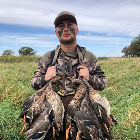 Profile Picture of Zach Olson (@zacholy26) on Poshmark