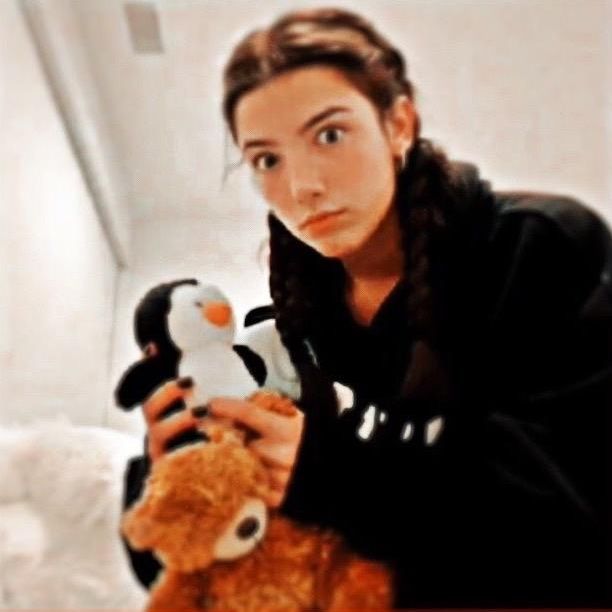 Profile Picture of ☻︎ 𝙖𝙣𝙙𝙧𝙚𝙬 || 1.5k ☻︎ (@andrewsmelio) on Tiktok