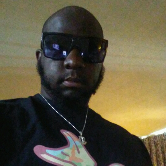 Brock Berry - Poshmark Profile Picture of Brock Berry (@ninoberry_09) on Poshmark