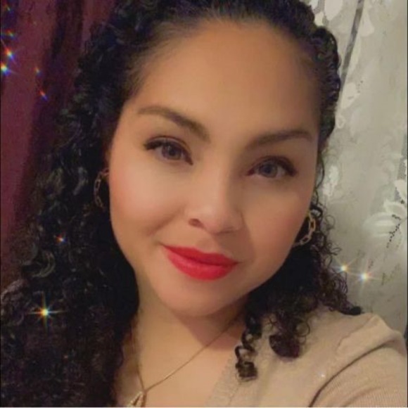 Profile Picture of Astrid Álvarez (@alvarezmendez93) on Poshmark