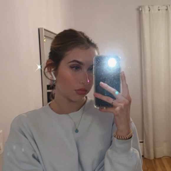 Profile Picture of Catherine Champigny (@catherinechamp6) on Poshmark