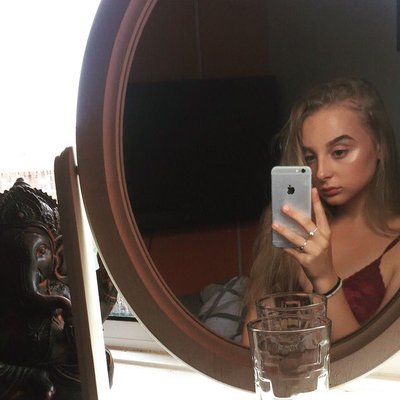 Profile Picture of Leah Dobson (@leahrosepriv) on Twitter