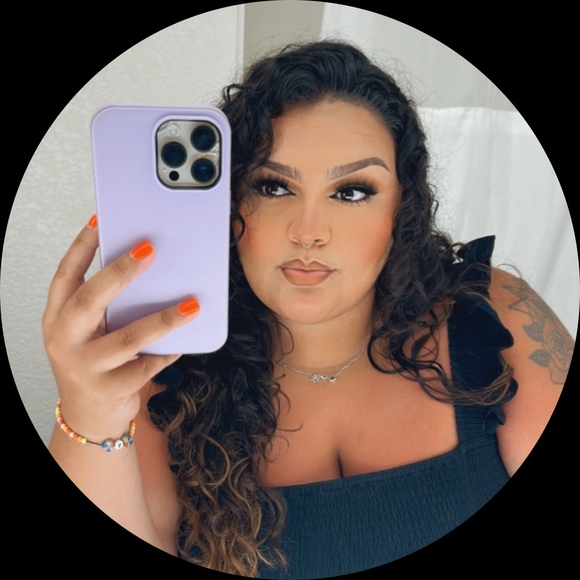 Profile Photo of Cynthia Castaneda (@hellomisscandy) on Poshmark