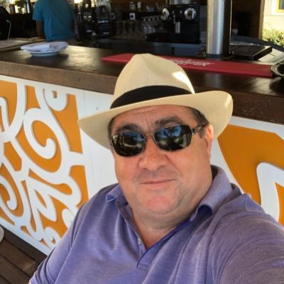 Profile Picture of John Hennessy (@JohnHennessy15) on Twitter