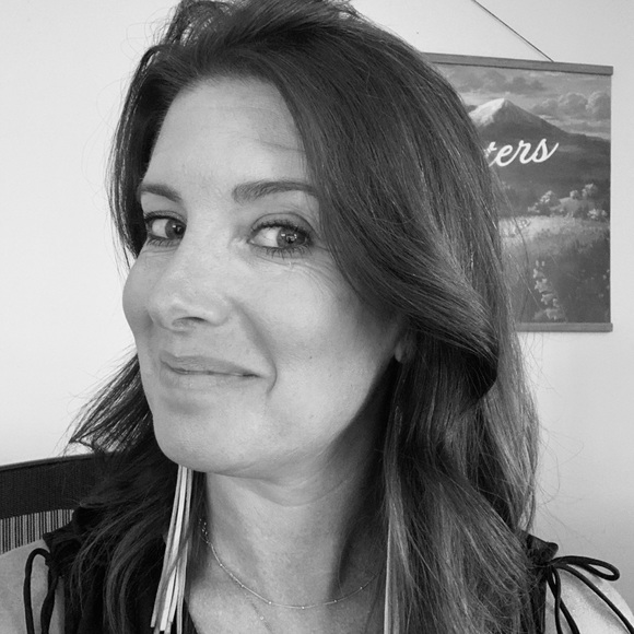 Profile Picture of Kim Daniels (@kimadaniels) on Poshmark