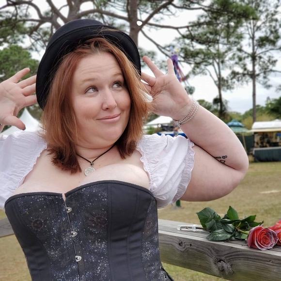 Profile Picture of Sarah Derouin (@medusa_217) on Poshmark